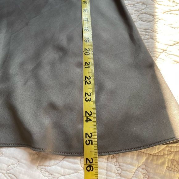 Liz Claiborne Flounce Floral Top - Picture 6 of 13